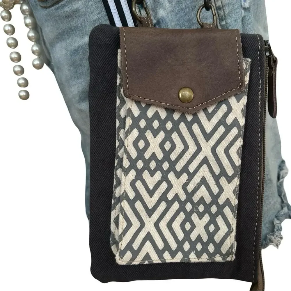 NWOT - Myra Bag - X Design Pocket Small Crossbody Black and Cream Patterned - Picture 11 of 14